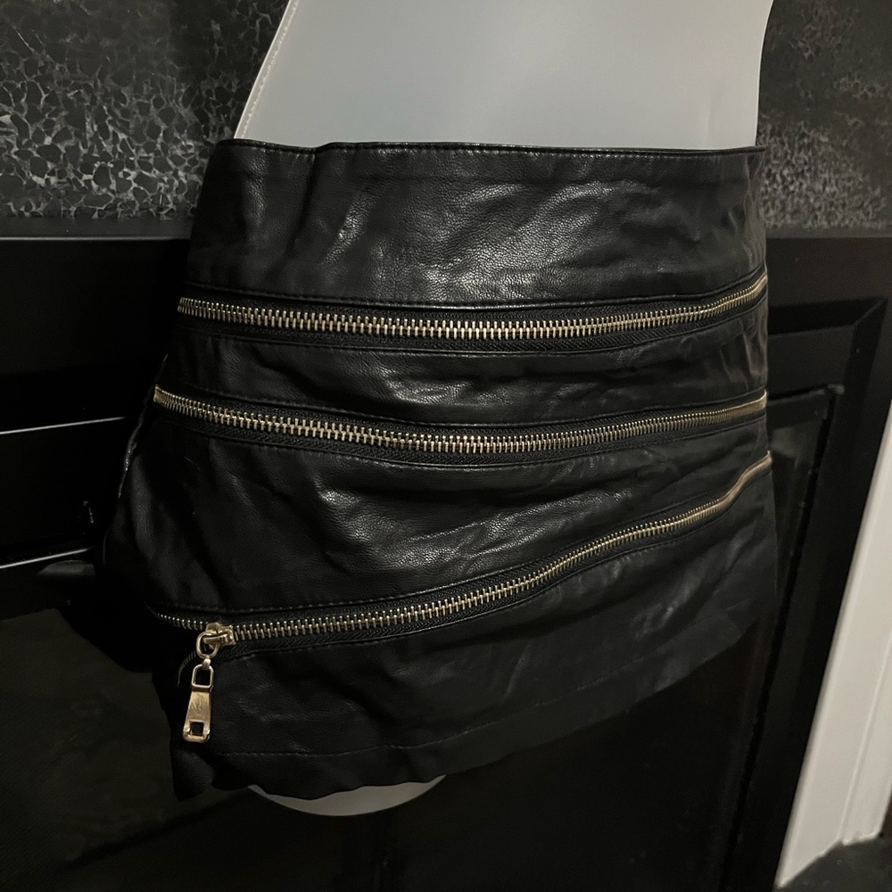 NWT Love Culture women’s mini skirt Black